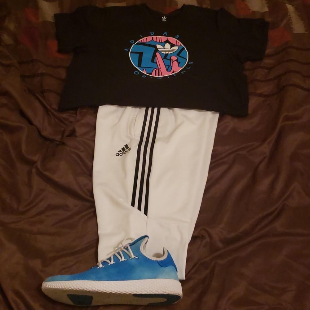 Adidas t-shirt, track pants & shoes